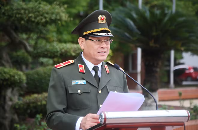Đồng chí thiếu tướng Nguyễn Hữu Cầu phát động ủng hộ "Tết vì người nghèo" 2020.