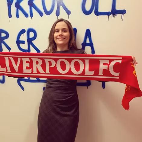 Nữ thủ tướng Katrin Jakobsdottir rất hâm mộ Liverpool.