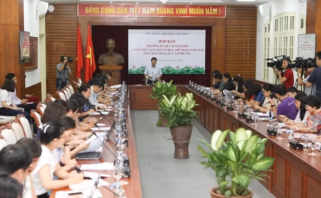 Toàn cảnh cuộc họp báo.