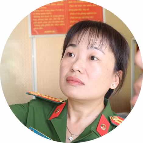 Thượng tá Võ Thị Hoài Ngọc, nữ Trưởng Công an huyện đầu tiên vùng đất Sen Hồng. Thượng tá Võ Thị Hoài Ngọc, nữ Trưởng Công an huyện đầu tiên vùng đất Sen Hồng.