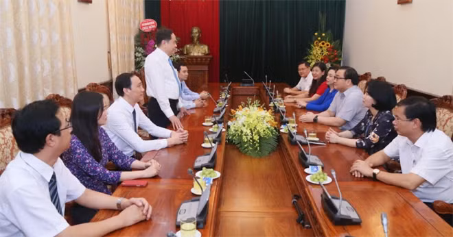 Quang cảnh buổi gặp mặt. Quang cảnh buổi gặp mặt.