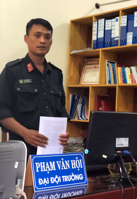 “Đối mặt với đối tượng khi lựu đạn rút chốt rồi thì ai chả sợ nhưng mình có linh cảm và niềm tin là sẽ thành công. Có lẽ cái này do thực tế đào luyện…” - Đại uý Phạm Văn Hội, Đại đội trưởng Đại đội CSCĐ, Phòng CSCĐ Công an tỉnh Nghệ An bày tỏ.