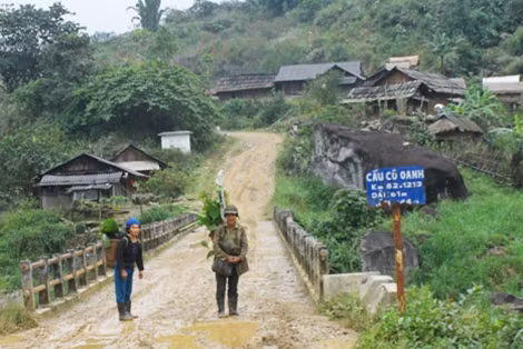 Cây cầu mang tên cô giáo Đặng Thị Oanh ở bản Buộc Mù 2.