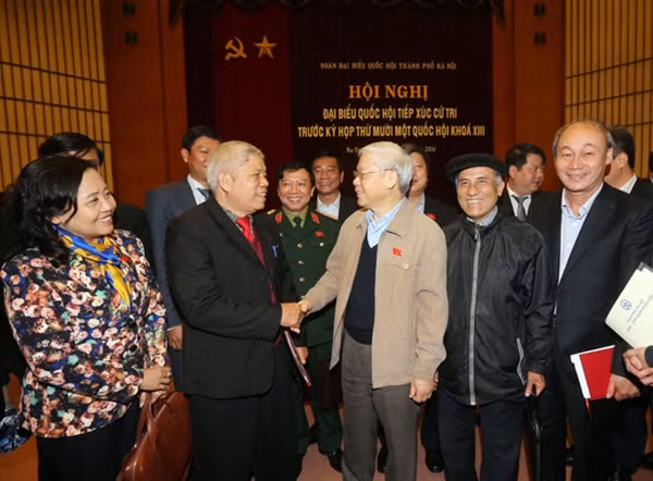 Tổng Bí thư Nguyễn Phú Trọng tiếp xúc cử tri Hà Nội. Ảnh: TTXVN.