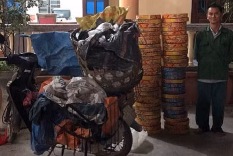 Luận cùng tang vật lúc bị bắt giữ