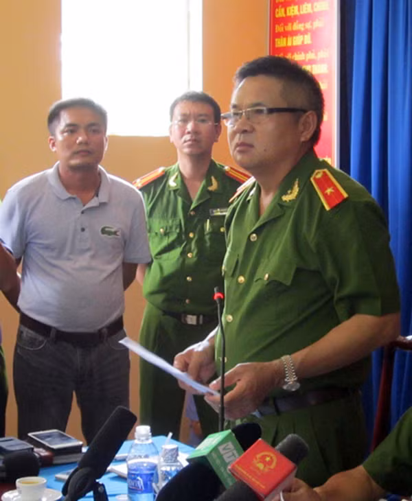 Thiếu tướng Hồ Sĩ Tiến tại buổi họp báo.