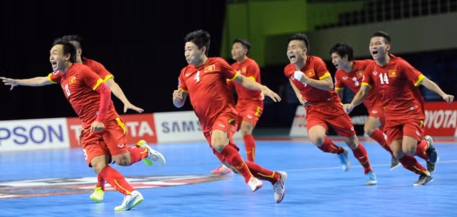 Khoảnh khắc chiến thắng lịch sử của ĐT futsal Việt Nam. Ảnh: T.A