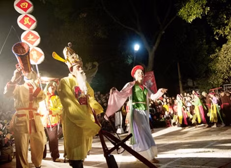 Sau tiết mục ca nhạc, 21h30, trò “Tứ dân chi nghiệp”, còn gọi là “bách nghệ khôi hài” bắt đầu.