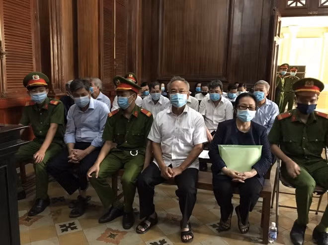 Các bị cáo tại tòa ngày 23/3
