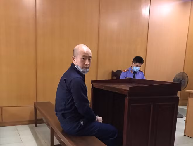 Bị cáo Wei Cheng tại tòa