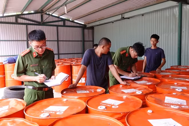 Cơ quan điều tra đang kiểm tra số nhớt không rõ nguồn gốc