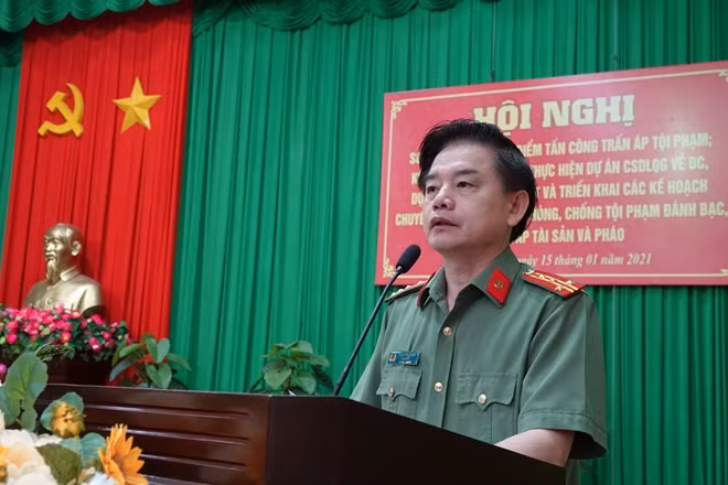 Đại tá Trần Văn Toản, Giám đốc Công an Bình Thuận, phát biểu tại Hội nghị