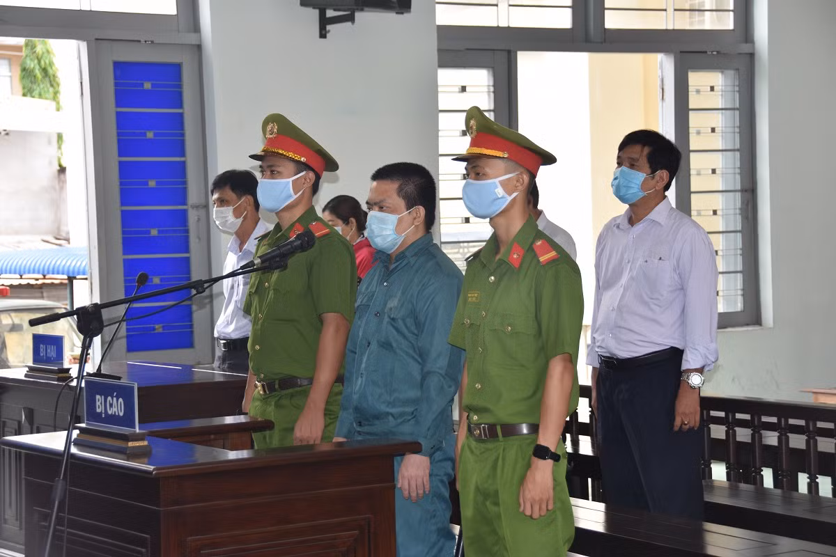 Sai phạm về quản lý đất đai, 10 bị cáo là cựu cán bộ ở TP Phan Thiết lãnh án ảnh 2