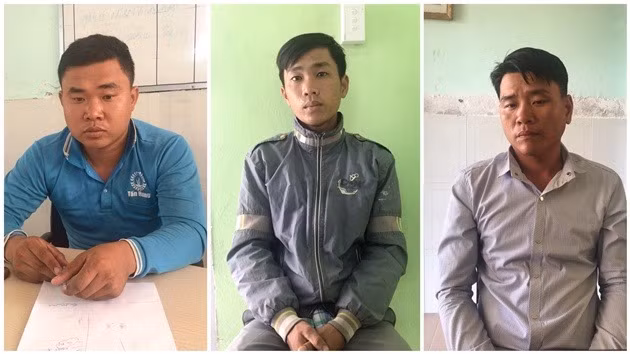 3 đối tượng (từ trái qua) Mỹ, Thiệt, Thịp vừa bị Công an huyện Tân Thạnh, Long An bắt giữ. 3 đối tượng (từ trái qua) Mỹ, Thiệt, Thịp vừa bị Công an huyện Tân Thạnh, Long An bắt giữ.