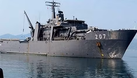 Tàu RSS Endurance 207 của Hải quân Cộng hòa Singapore tại Cảng Quốc tế Cam Ranh.
