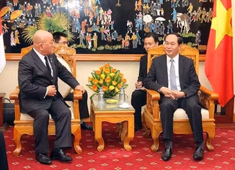 Bộ trưởng Trần Đại Quang cùng ngài Isao Iijima, Cố vấn cấp cao của Thủ tướng Nhật Bản.