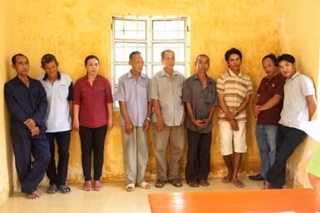 Các đối tượng trong đường dây làm giải giấy tờ xe.
