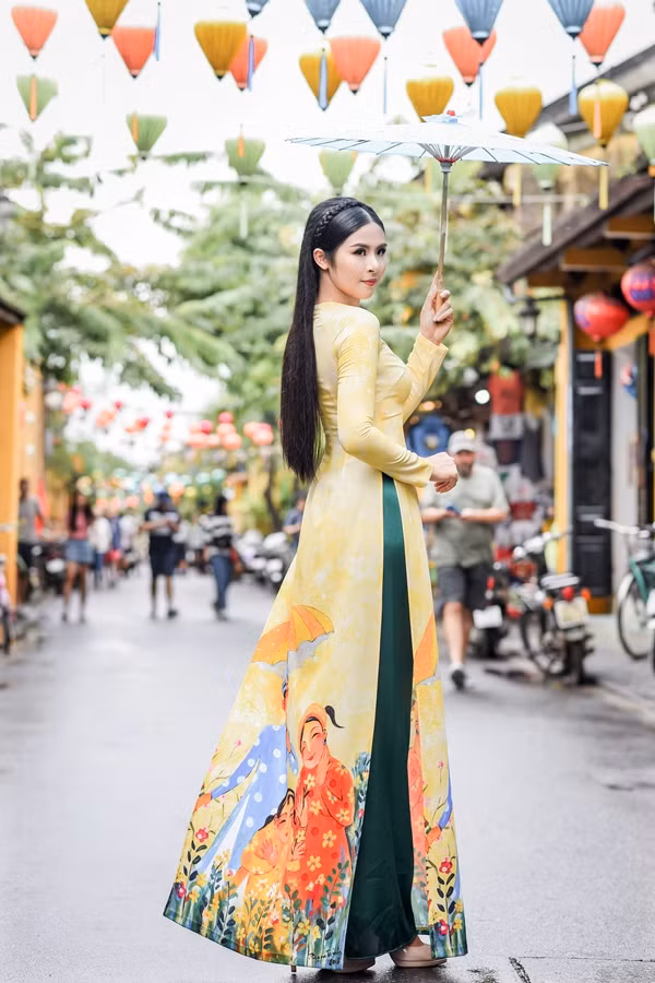 Ngọc Hân muốn công chúng biết đến mình nhiều hơn với vai trò nhà thiết kế thời trang. Ngọc Hân muốn công chúng biết đến mình nhiều hơn với vai trò nhà thiết kế thời trang.