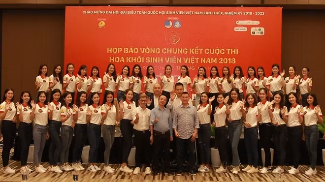 45 thí sinh ra mắt báo giới tại buổi họp báo ngày 10-12.