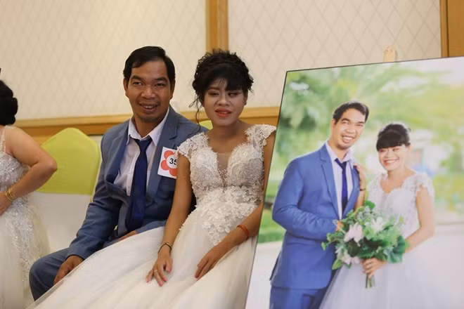 Các cặp đôi khuyết tật rạng rỡ với đám cưới mơ ước.