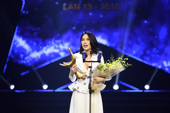 Ca sĩ Mỹ Tâm nhận giải "Ca sĩ của năm" và "Album của năm".