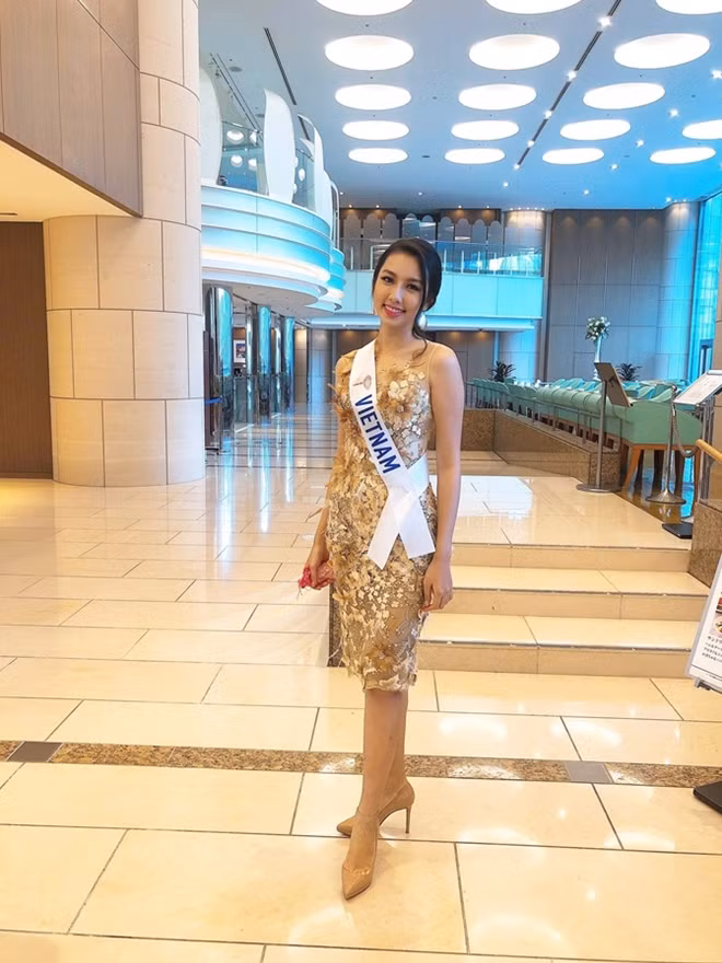 Thùy Tiên rạng rỡ tại Miss International 2018.