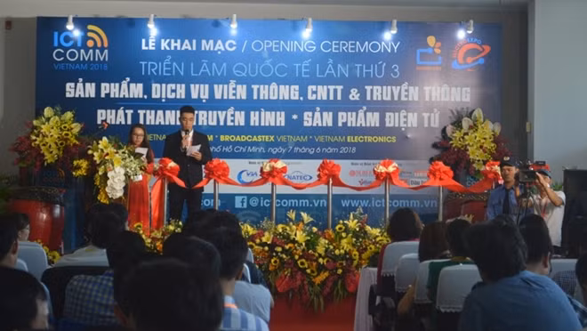 Quang cảnh lễ khai mạc.