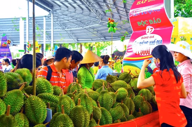 Một gian hàng trái cây tại lễ hội.