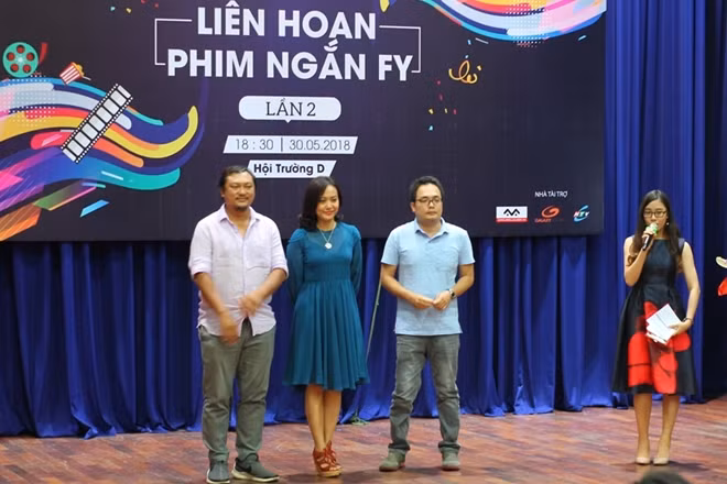 (Từ trái sang) Ban giám khảo gồm đạo diễn Phan Gia Nhật Linh, diễn viên Hồng Ánh và đạo diễn Phan Đăng Di ra mắt tại buổi họp báo.