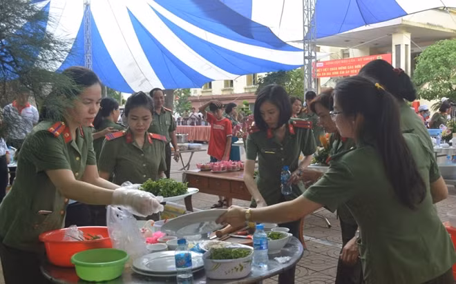 Các đội thi hào hứng tham gia.