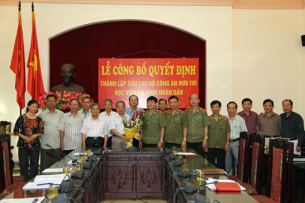 Lãnh đạo Học viện An ninh nhân dân với các đại biểu tham dự buổi Lễ.