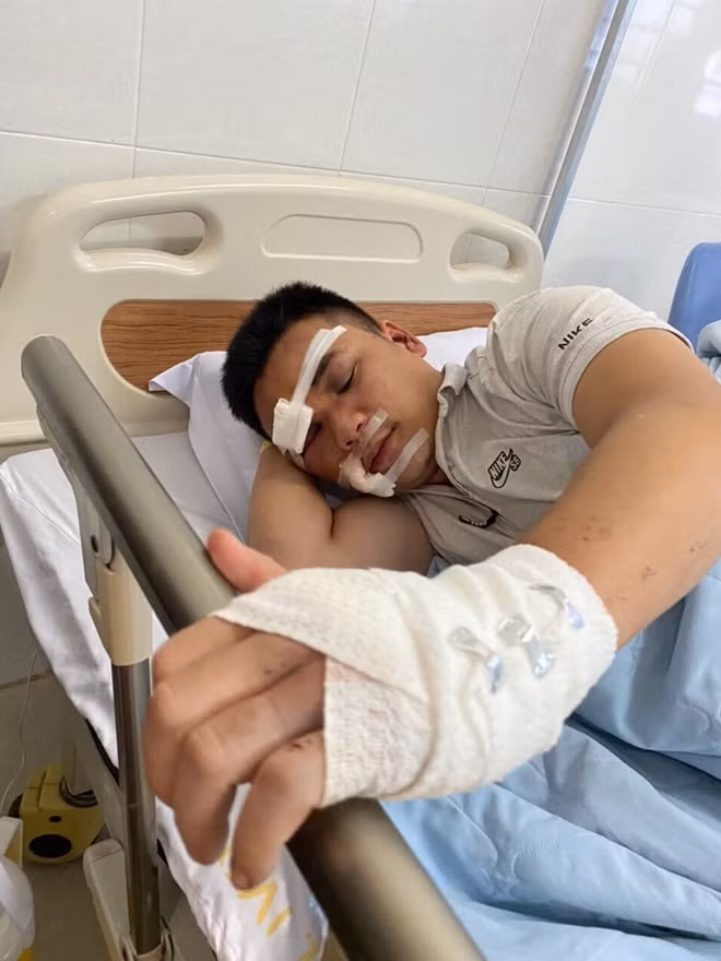 Thượng uý Hùng đang được điều trị tại bệnh viện