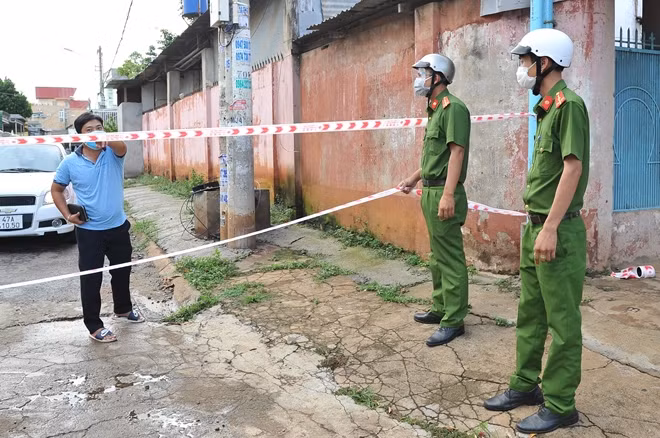 Lực lượng Công an tiến hành phong toả tuyến đường Ama Jiao trong chiều 28/7