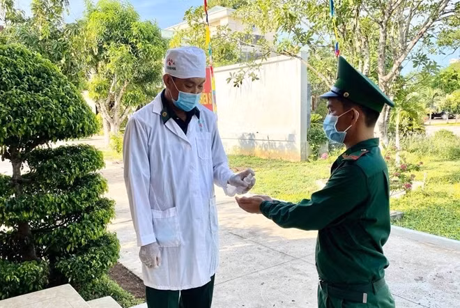Công tác đảm bảo an toàn phòng, chống dịch được triển khai nghiêm ngặt tại các điểm bỏ phiếu