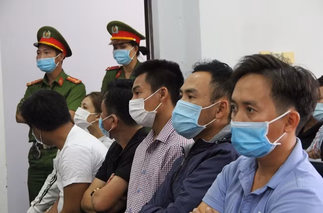 Nhiều bị cáo bật khóc, nhận hết phần tội tại toà và xin được giảm án