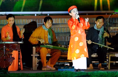 Thiếu nhi yêu thích nghệ thuật đờn ca tài tử phải ca bài của người lớn khi tác phẩm cho các em quá khan hiếm.