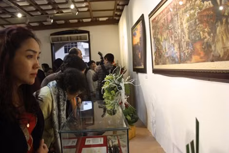 Một góc triển lãm “Họa sĩ Phạm Ngọc Liệu: Sống và vẽ”.