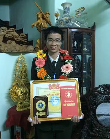 Học viên xuất sắc Lê Minh Phương và giải thưởng ‘Sao Tháng Giêng’.