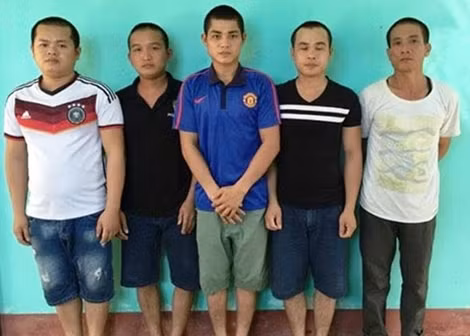 Các đối tượng trộm cây cao su ở thị trấn Nông trường Việt Trung bị Công an huyện Bố Trạch, Quảng Bình bắt giữ.