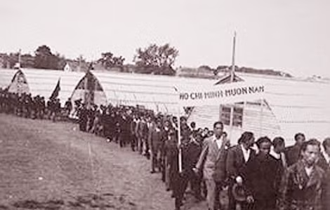 Những người lao động Đông Dương tham gia biểu tình ở trại Mazargues, à Marseille, 1948.