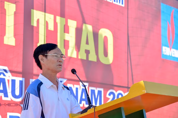 Đồng chí Nguyễn Văn Tiến, Ủy viên Ban Thường vụ, Trưởng ban Tuyên giáo - Nữ công Công đoàn DKVN phát biểu
