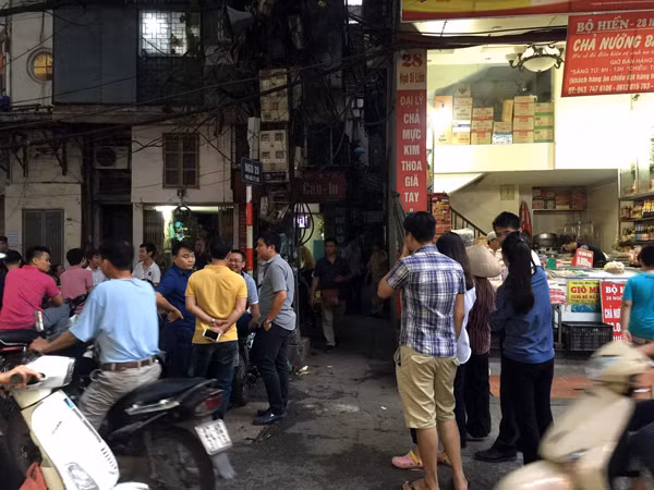 Hiện trường nơi xảy ra vụ việc tại ngõ 28, phố Ngô Sỹ Liên.