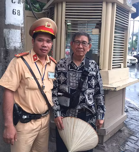 Ông Hoàng Sinh Nam tại chốt giao thông Cửa Nam Ông Hoàng Sinh Nam tại chốt giao thông Cửa Nam