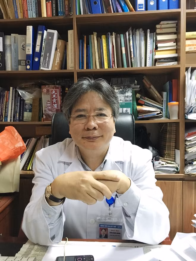 GS, TS Trần Bình Giang- Giám đốc Bệnh viện Việt Đức.