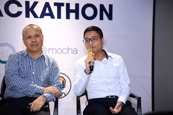Ông Phùng Văn Cường, Phó TGĐ Viettel Telecom trả lời phóng viên.