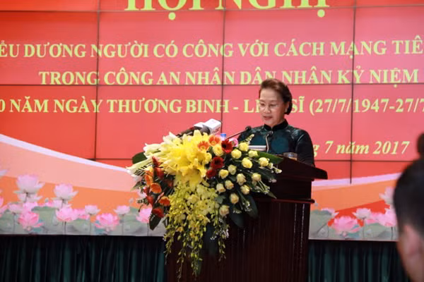 Chủ tịch Quốc hội Nguyễn Thị Kim Ngân phát biểu tại hội nghị.