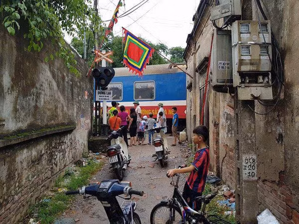 Khu vực xảy ra tai nạn là điểm “mù” khuất tầm nhìn của người đi đường.