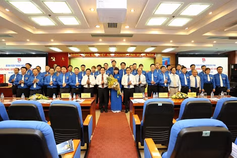 BCH Đoàn Thanh niên Tập đoàn nhiệm kỳ 2017-2022 ra mắt đại hội BCH Đoàn Thanh niên Tập đoàn nhiệm kỳ 2017-2022 ra mắt đại hội