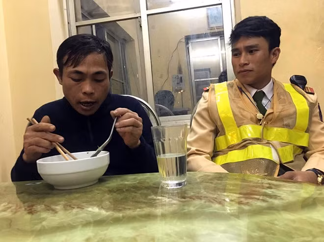 Anh Dũng tại Đội CSGT số 15.