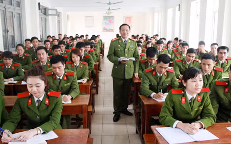 Người thầy sẽ truyền thụ tri thức và tình cảm cho người học - là một giải pháp quan trọng để các môn lý luận chính trị thực sự đổi mới trong các nhà trường CAND.